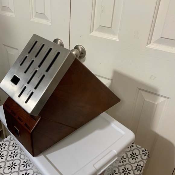 Henckels Forged Accent 20 Piece Self Sharpening Knife Block. - Picture 3 of 6